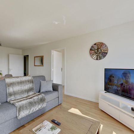 Chic Apartment With Superb View Of The Eiffel Tower 생드니 외부 사진