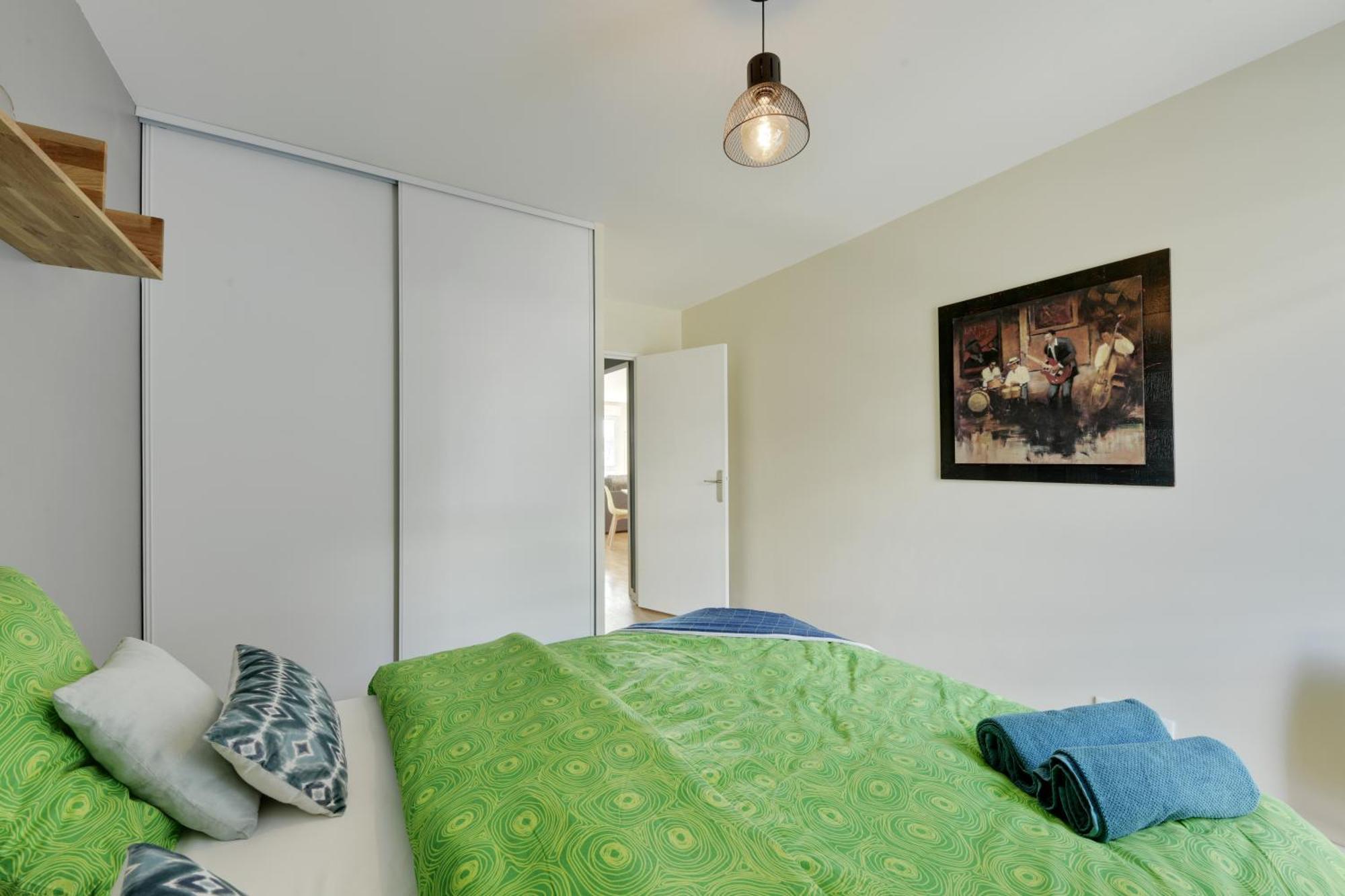 Chic Apartment With Superb View Of The Eiffel Tower 생드니 외부 사진