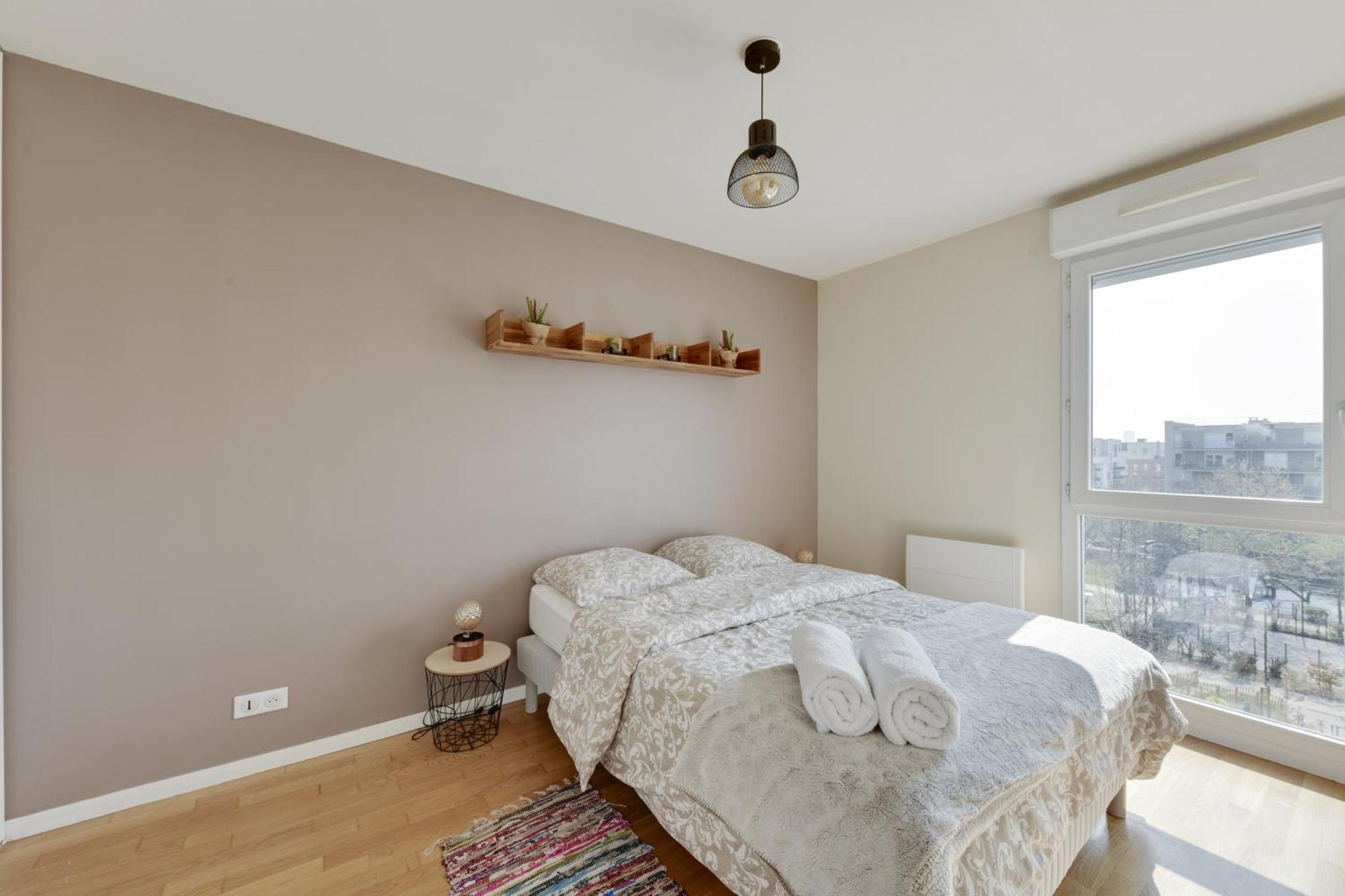 Chic Apartment With Superb View Of The Eiffel Tower 생드니 외부 사진