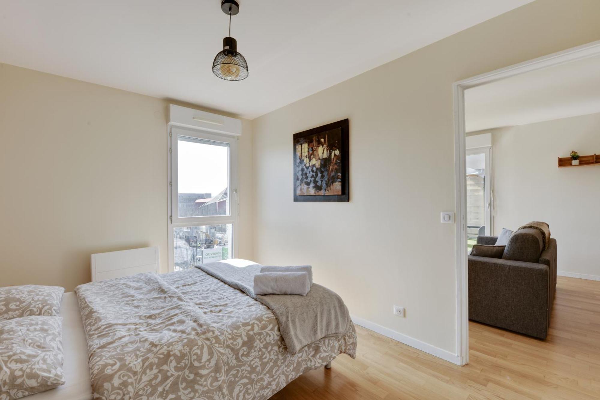 Chic Apartment With Superb View Of The Eiffel Tower 생드니 외부 사진