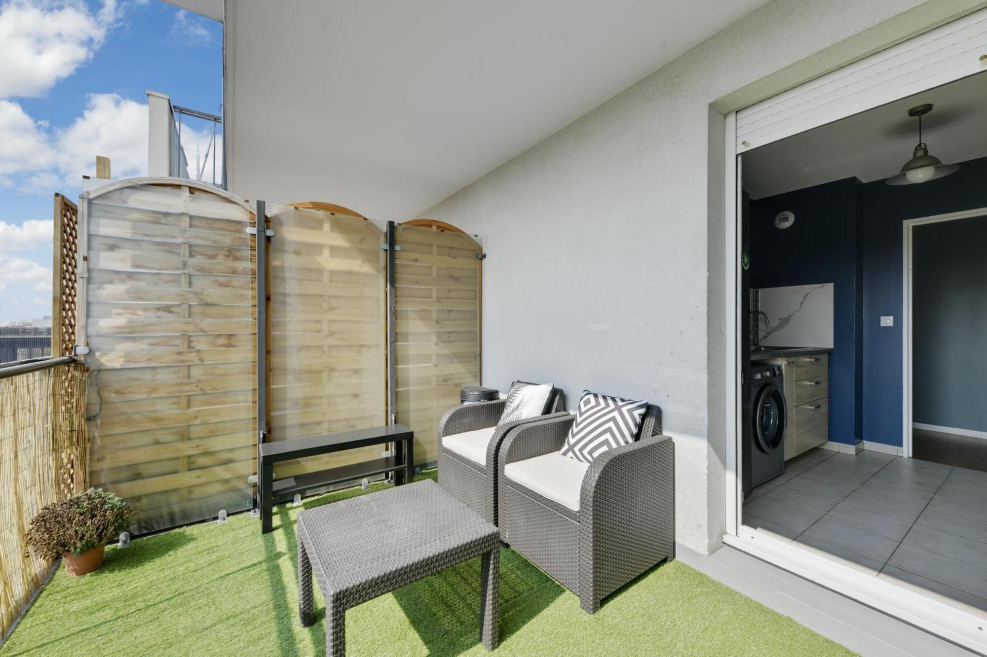 Chic Apartment With Superb View Of The Eiffel Tower 생드니 외부 사진