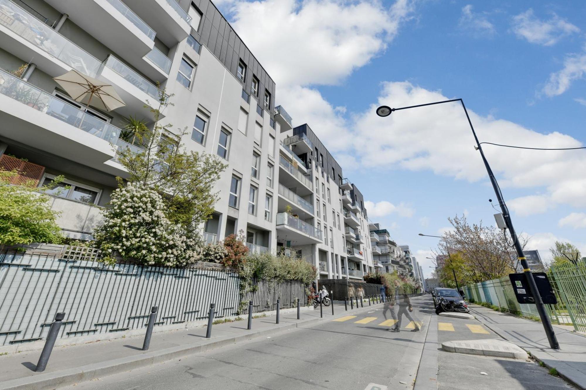 Chic Apartment With Superb View Of The Eiffel Tower 생드니 외부 사진