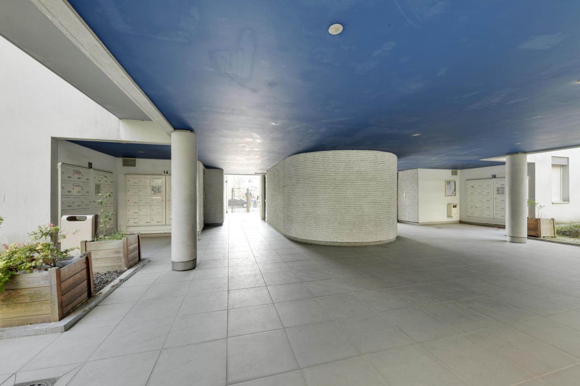 Chic Apartment With Superb View Of The Eiffel Tower 생드니 외부 사진